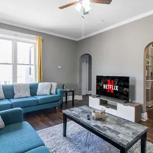 Roomy 2br-1ba Wfh Desk & Backyard Apartment